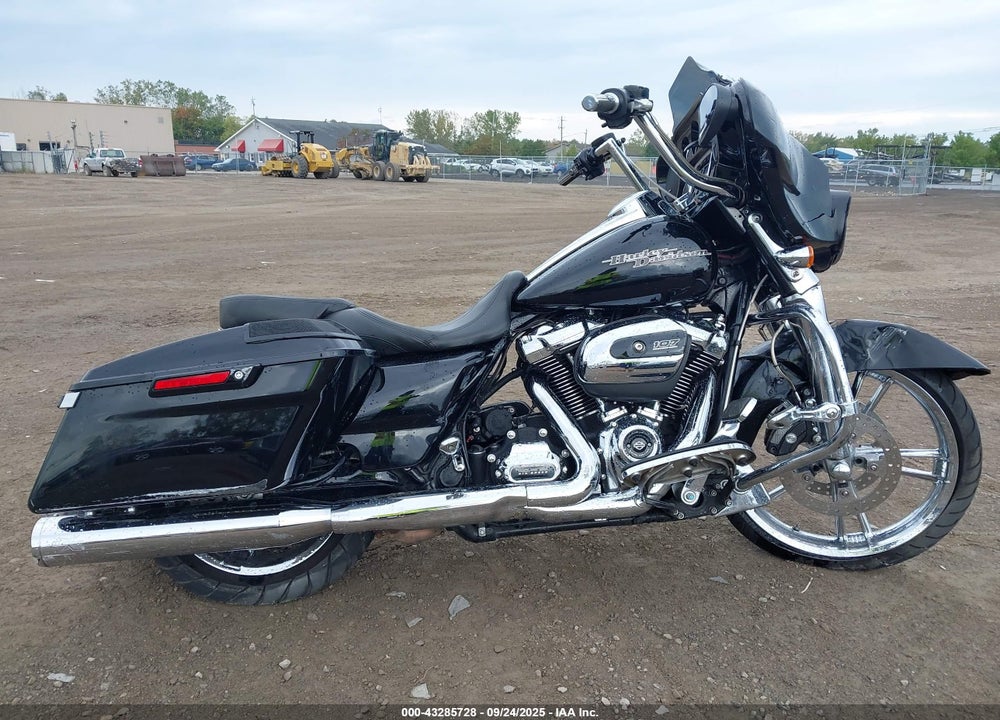 2017 HARLEY-DAVIDSON FLHX STREET GLIDE VIN: 1HD1KBC18HB687662