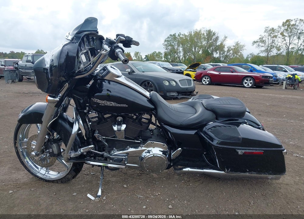2017 HARLEY-DAVIDSON FLHX STREET GLIDE VIN: 1HD1KBC18HB687662
