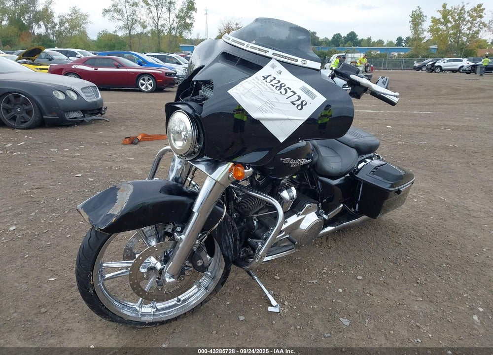 2017 HARLEY-DAVIDSON FLHX STREET GLIDE VIN: 1HD1KBC18HB687662