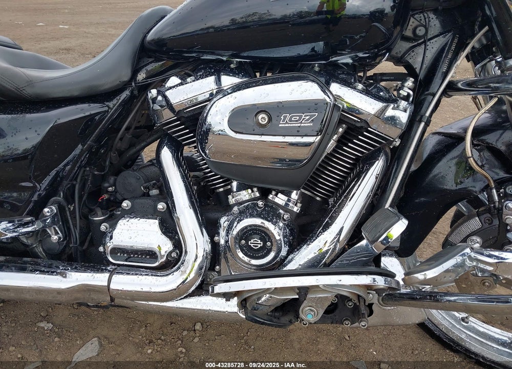 2017 HARLEY-DAVIDSON FLHX STREET GLIDE VIN: 1HD1KBC18HB687662