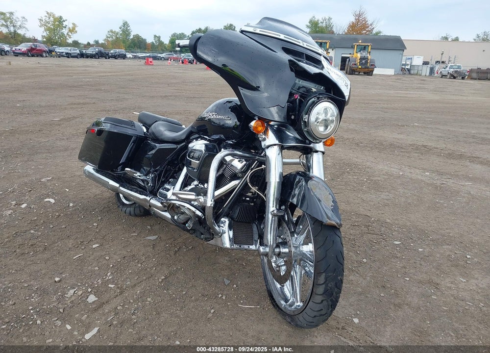 2017 HARLEY-DAVIDSON FLHX STREET GLIDE VIN: 1HD1KBC18HB687662