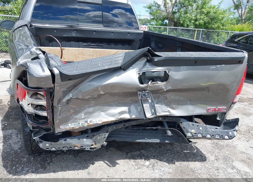 2013 GMC SIERRA 1500 DENALI VIN: 3GTP1XE28DG329772