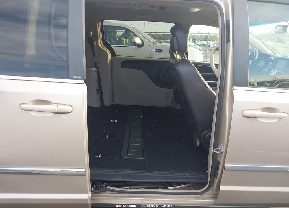 2014 CHRYSLER TOWN & COUNTRY TOURING VIN: 2C4RC1BG1ER317605