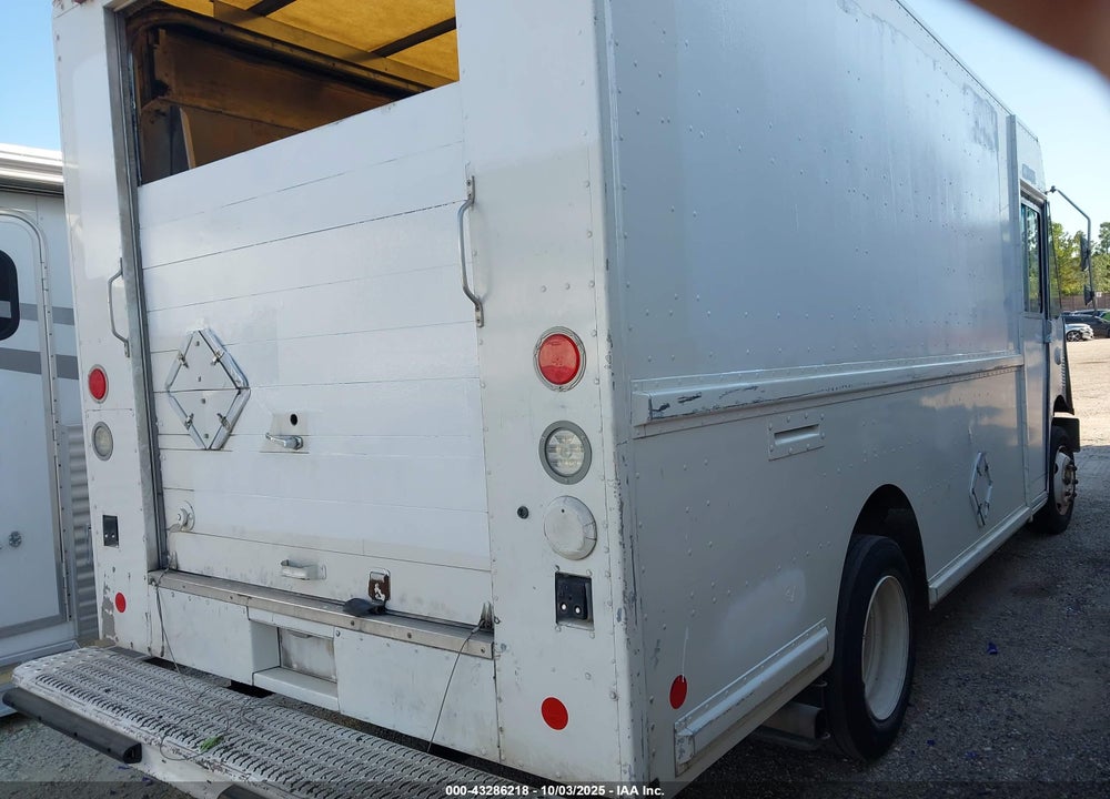2001 FREIGHTLINER CHASSIS VIN: 4UZAANBW71CH52728