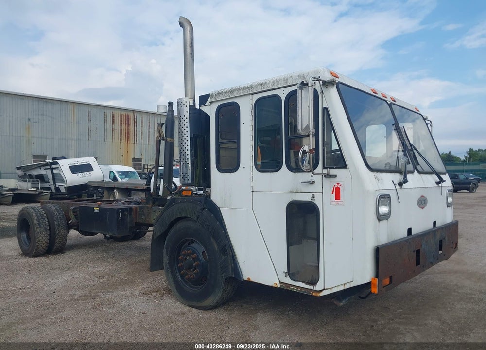 2005 CRANE CARRIER LOW ENTRY VIN: 1CYCAK4895T046677