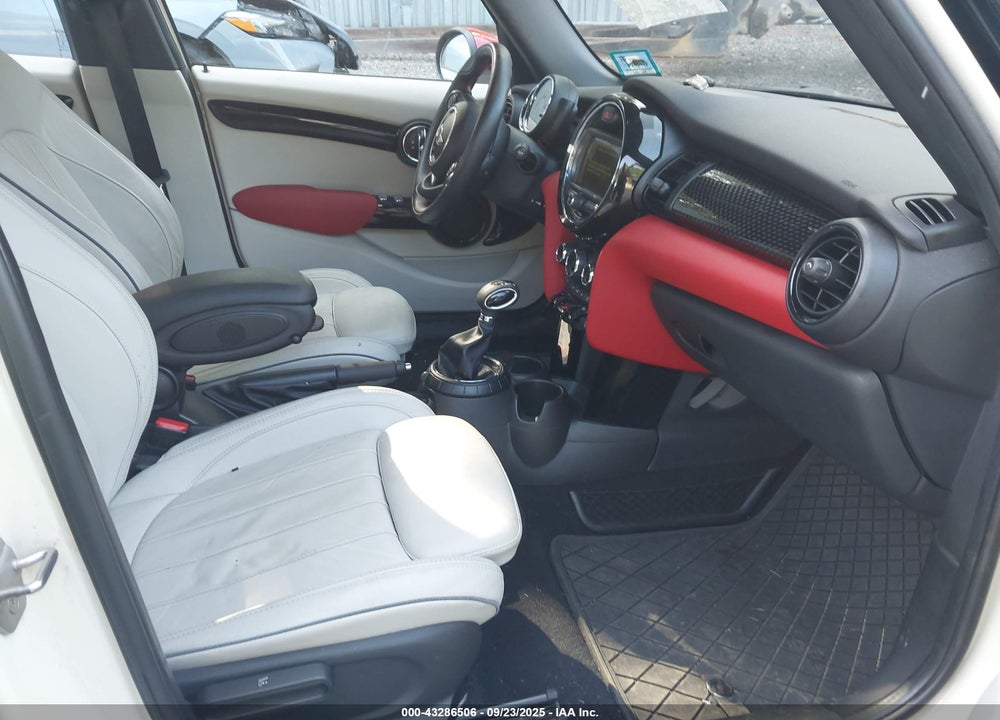 2017 MINI HARDTOP VIN: WMWXU3C55H2D32429