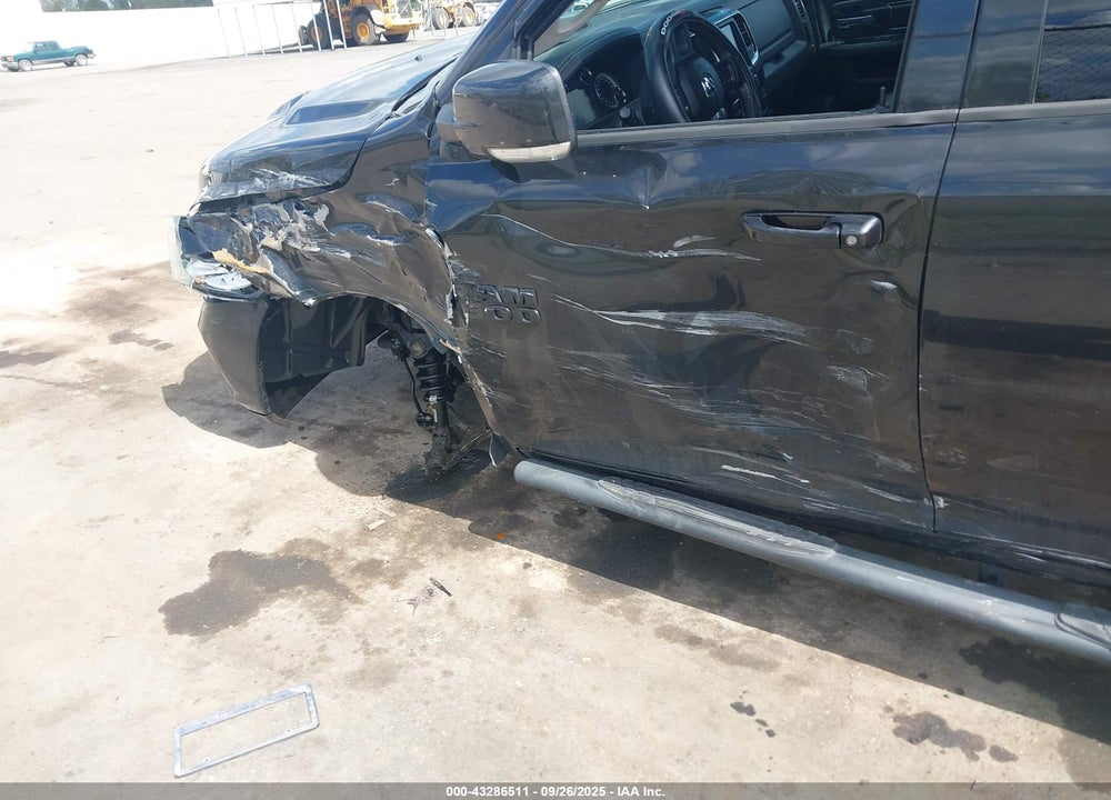 2017 RAM 1500 NIGHT  4X4 6'4 BOX VIN: 1C6RR7UT6HS620014