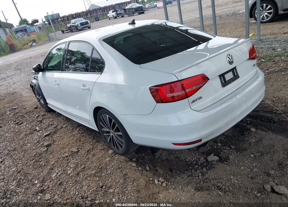 2015 VOLKSWAGEN JETTA 1.8T SPORT VIN: 3VWD17AJ7FM427595
