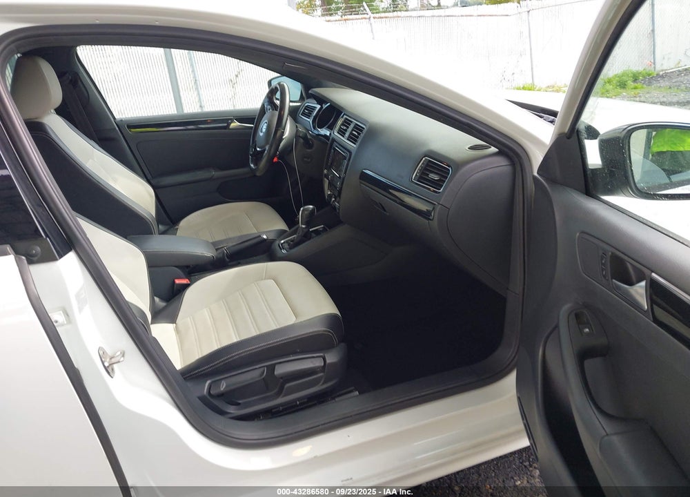 2015 VOLKSWAGEN JETTA 1.8T SPORT VIN: 3VWD17AJ7FM427595