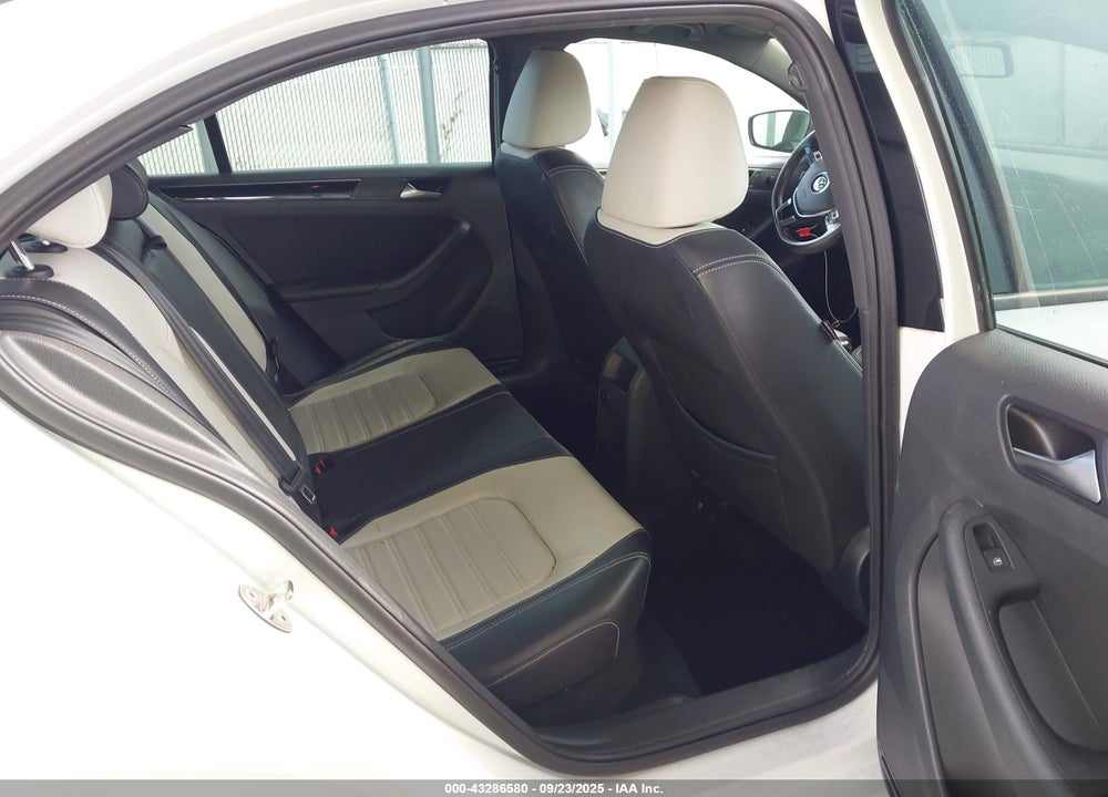 2015 VOLKSWAGEN JETTA 1.8T SPORT VIN: 3VWD17AJ7FM427595