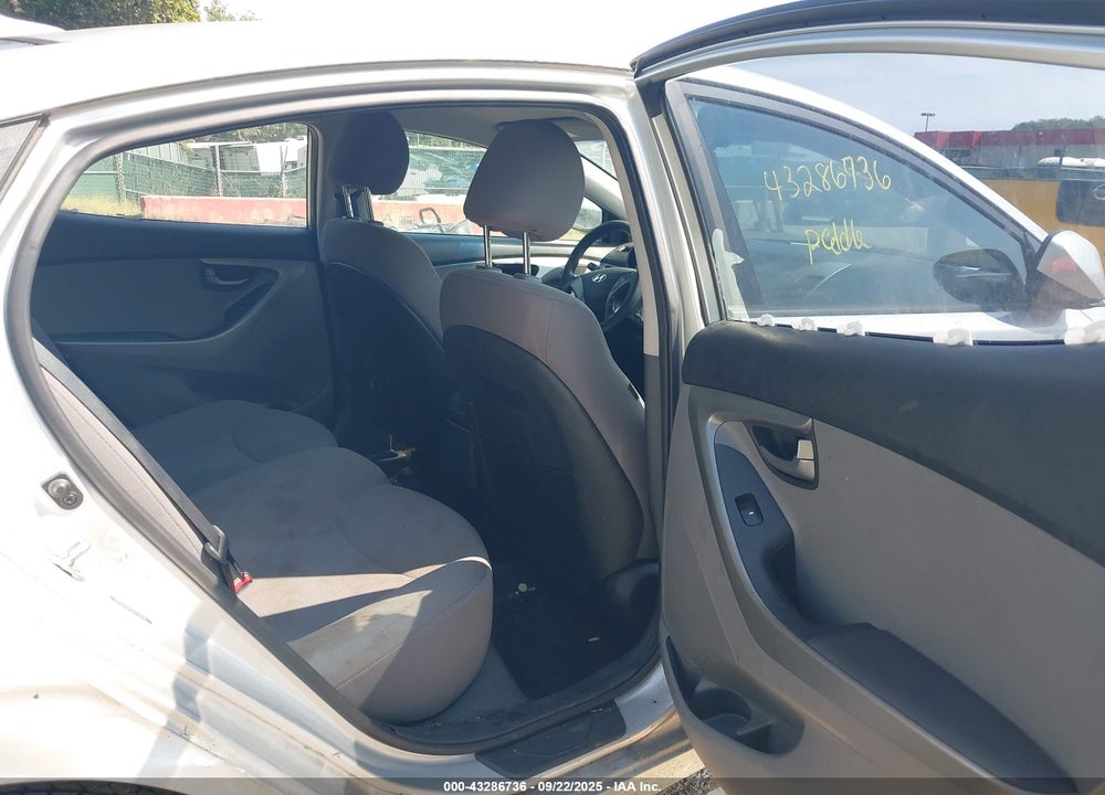 2016 HYUNDAI ELANTRA SE VIN: 5NPDH4AE8GH739156