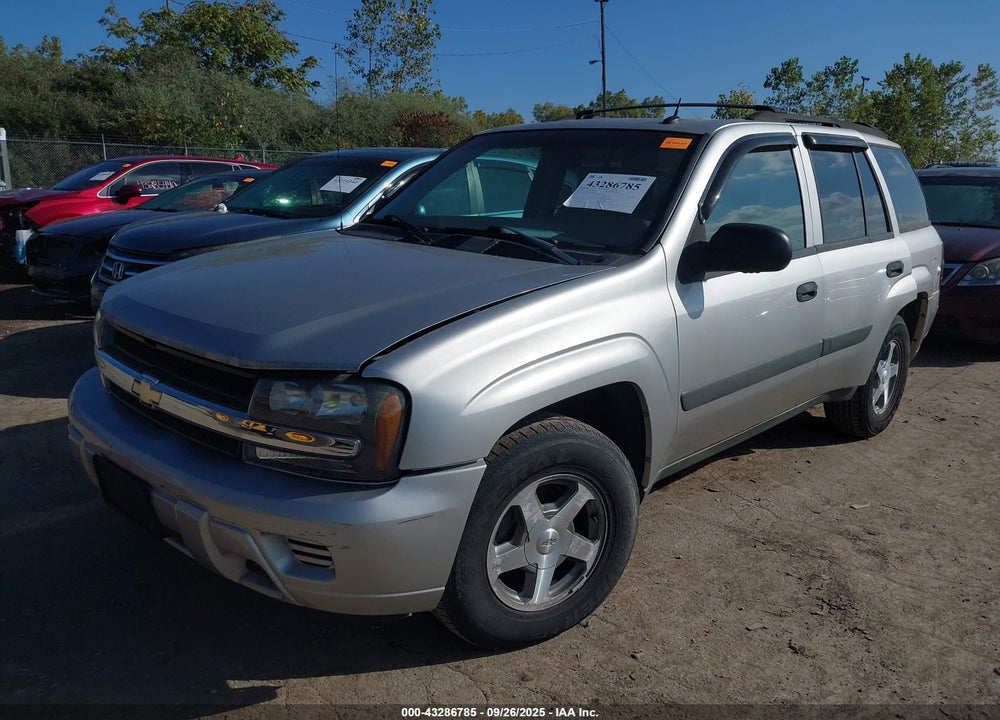2005 CHEVROLET TRAILBLAZER LS VIN: 1GNDT13S852324005