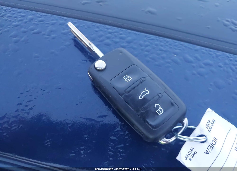 2013 VOLKSWAGEN JETTA VIN: 3VWDX7AJXDM389226