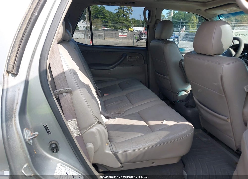 2005 TOYOTA SEQUOIA SR5 V8 VIN: 5TDBT44AX5S241305