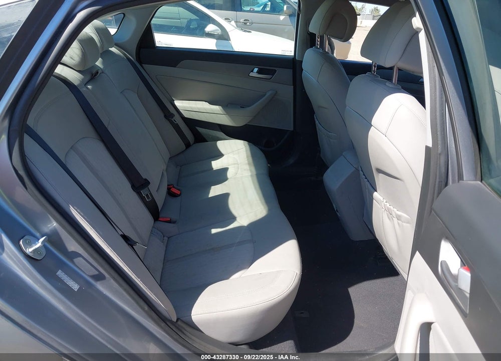 2016 HYUNDAI SONATA HYBRID SE VIN: KMHE24L1XGA012426