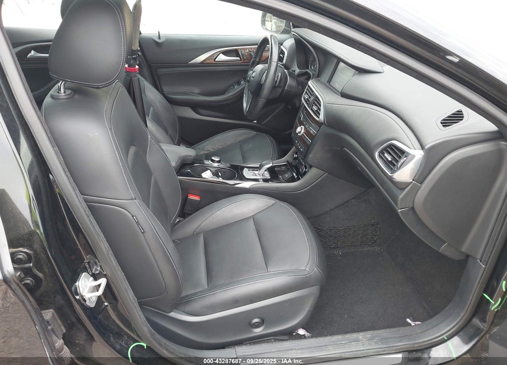 2017 INFINITI QX30 VIN: SJKCH5CPXHA033814