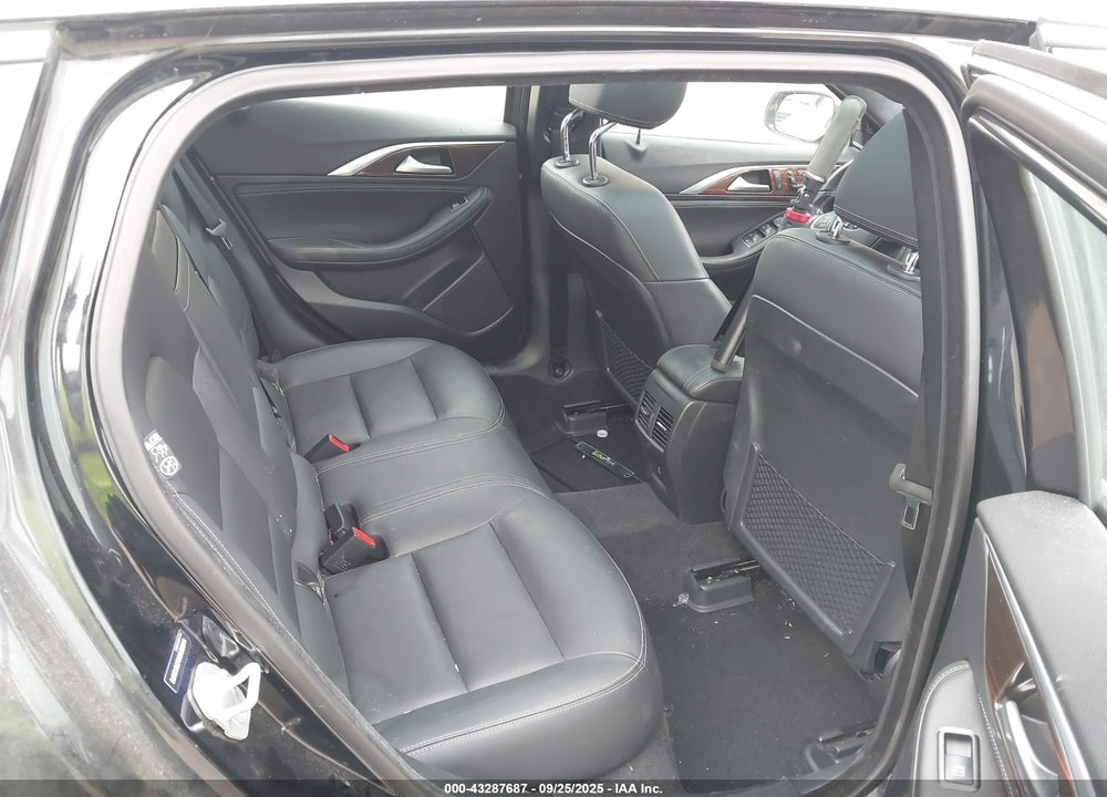 2017 INFINITI QX30 VIN: SJKCH5CPXHA033814