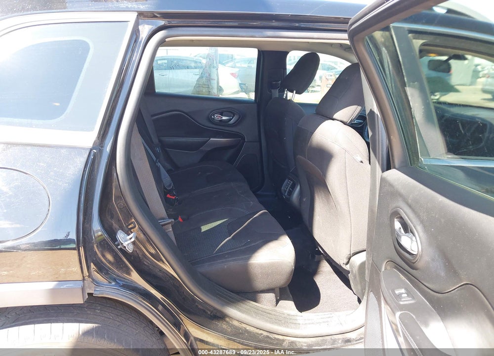 2019 JEEP CHEROKEE VIN: 1C4PJLCX5KD109426