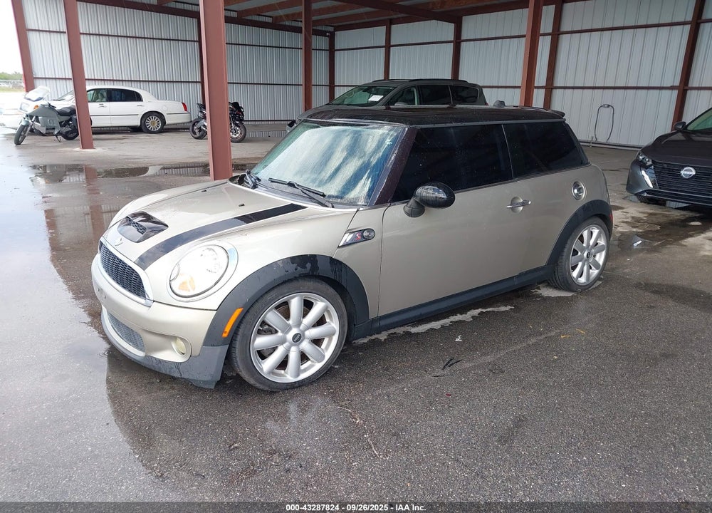2010 MINI COOPER VIN: WMWMF7C54ATZ72150