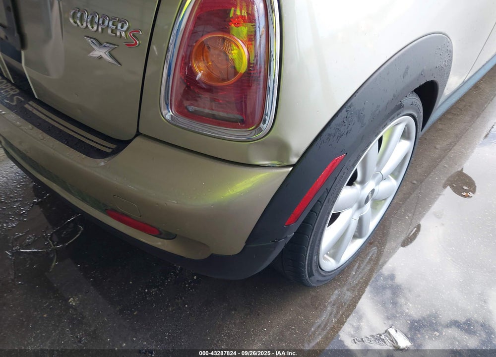 2010 MINI COOPER VIN: WMWMF7C54ATZ72150