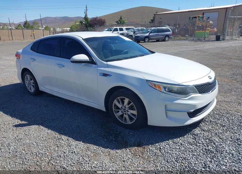 2016 KIA OPTIMA LX VIN: 5XXGT4L3XGG025600