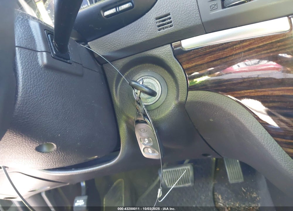 2011 HYUNDAI SANTA FE VIN: 5XYZK3AB5BG047797