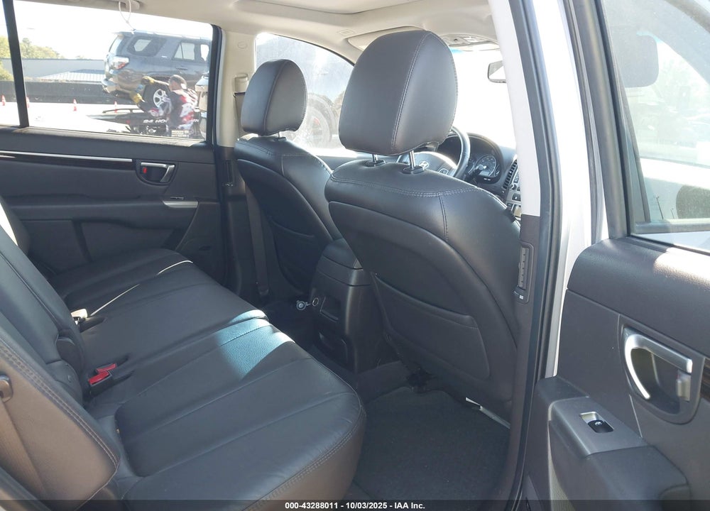 2011 HYUNDAI SANTA FE VIN: 5XYZK3AB5BG047797