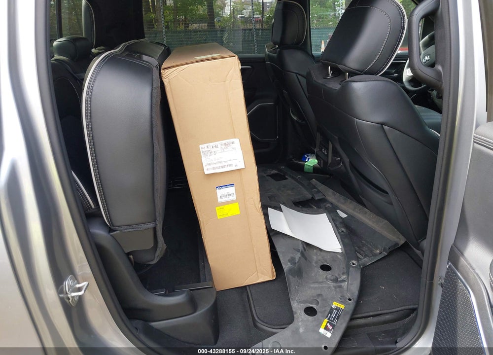 2025 RAM 1500 LAIE  4X4 5'7 BOX VIN: 1C6SRFJP2SN578790
