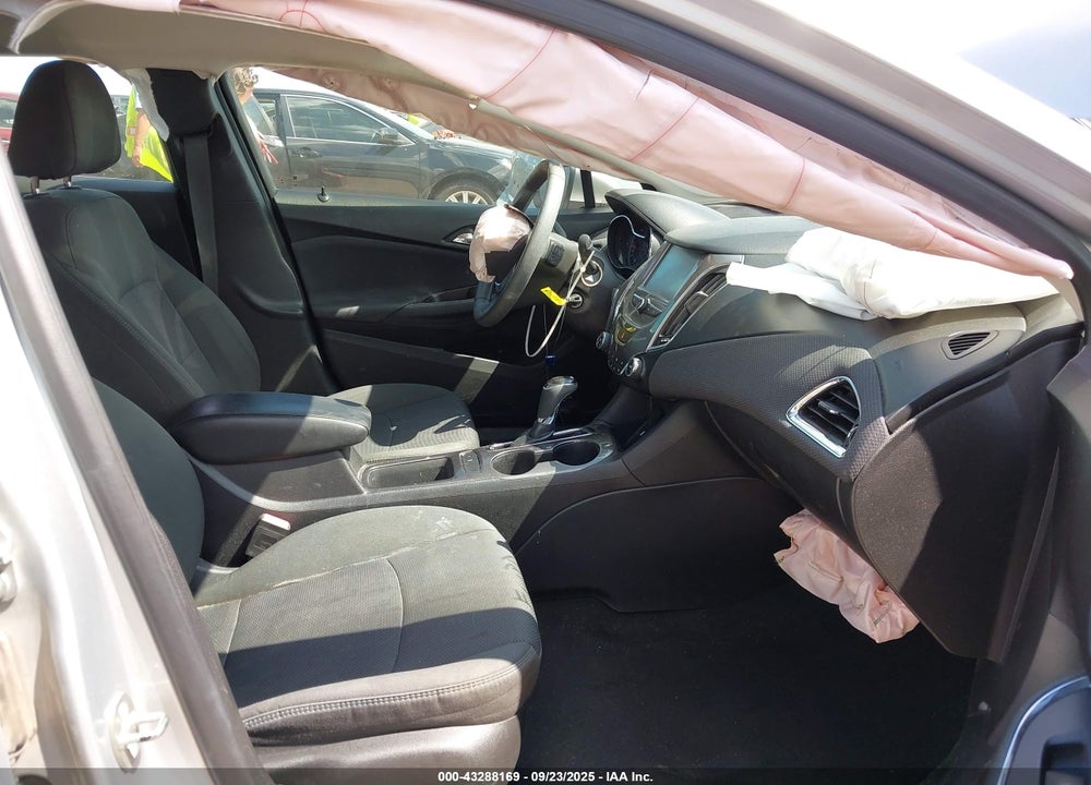 2018 CHEVROLET CRUZE LT AUTO VIN: 1G1BE5SMXJ7154272