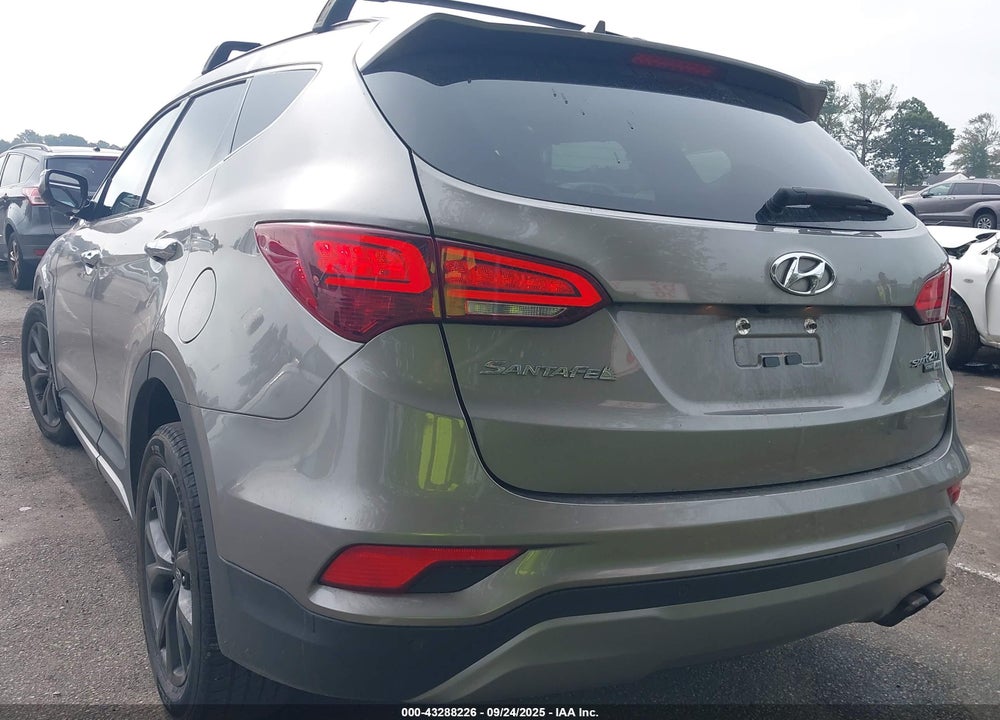 2017 HYUNDAI SANTA FE VIN: 5XYZWDLA4HG466506