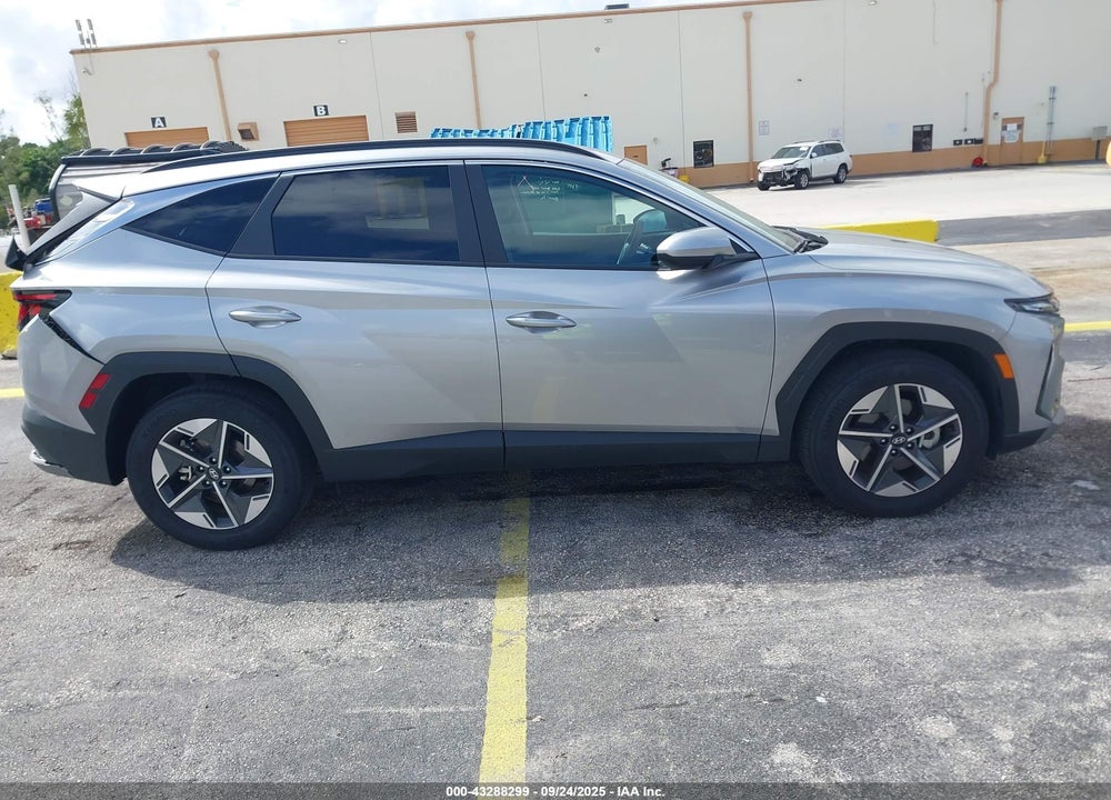 2025 HYUNDAI TUCSON VIN: 5NMJB3DE0SH557984
