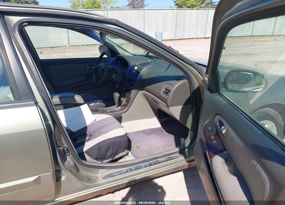 2000 INFINITI I30 LUXURY/TOURING VIN: JNKCA31A5YT114751