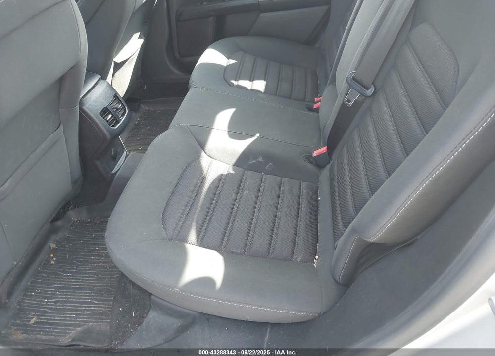 2019 FORD FUSION VIN: 3FA6P0HD5KR128532