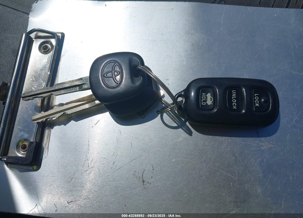 2005 TOYOTA CAMRY LE V6 VIN: 4T1BF32K25U595582