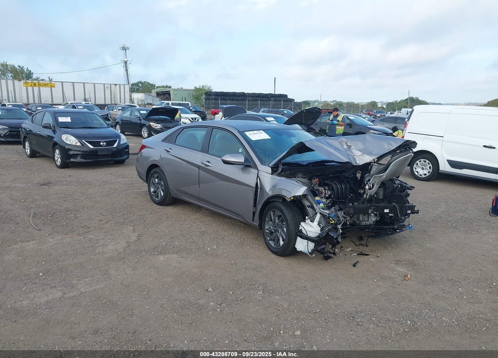 2024 HYUNDAI ELANTRA SEL VIN: KMHLM4DG9RU813807