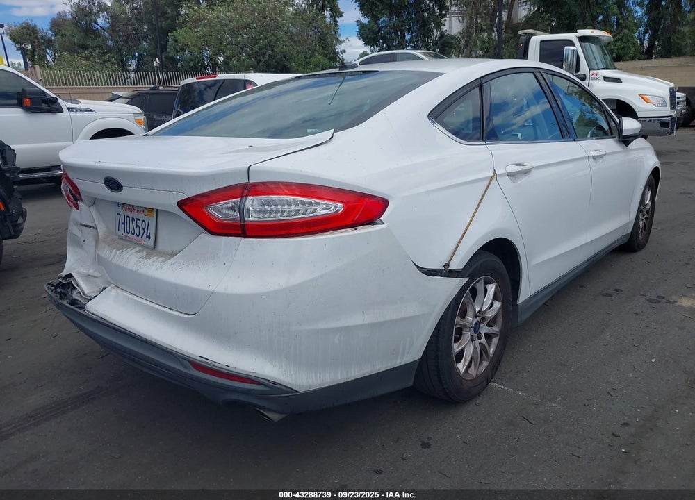 2015 FORD FUSION S VIN: 3FA6P0G71FR132174