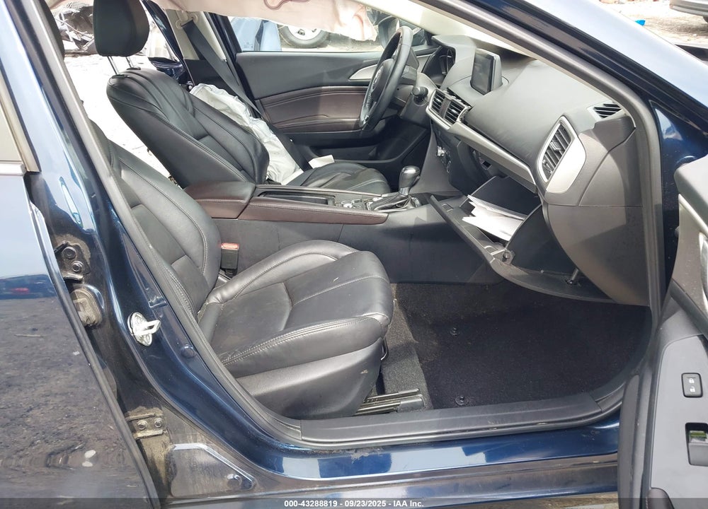 2018 MAZDA 3 VIN: 3MZBN1V32JM230931