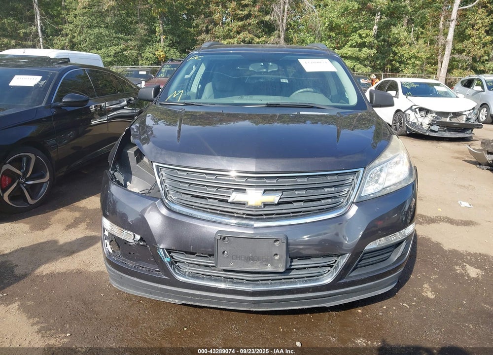2016 CHEVROLET TRAVERSE LS VIN: 1GNKVFED2GJ177136