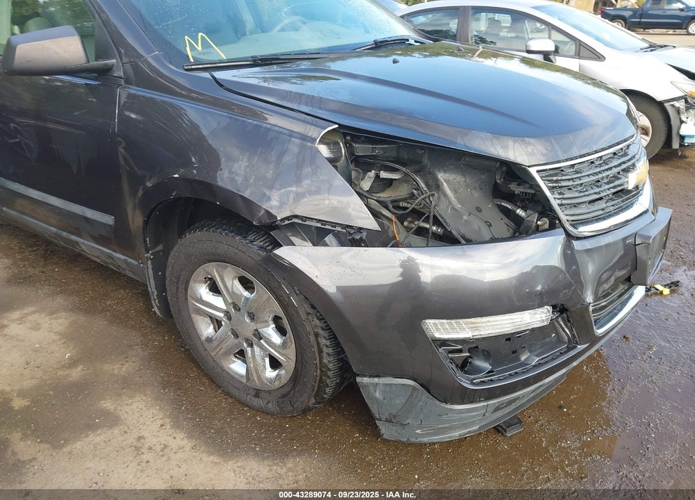 2016 CHEVROLET TRAVERSE LS VIN: 1GNKVFED2GJ177136