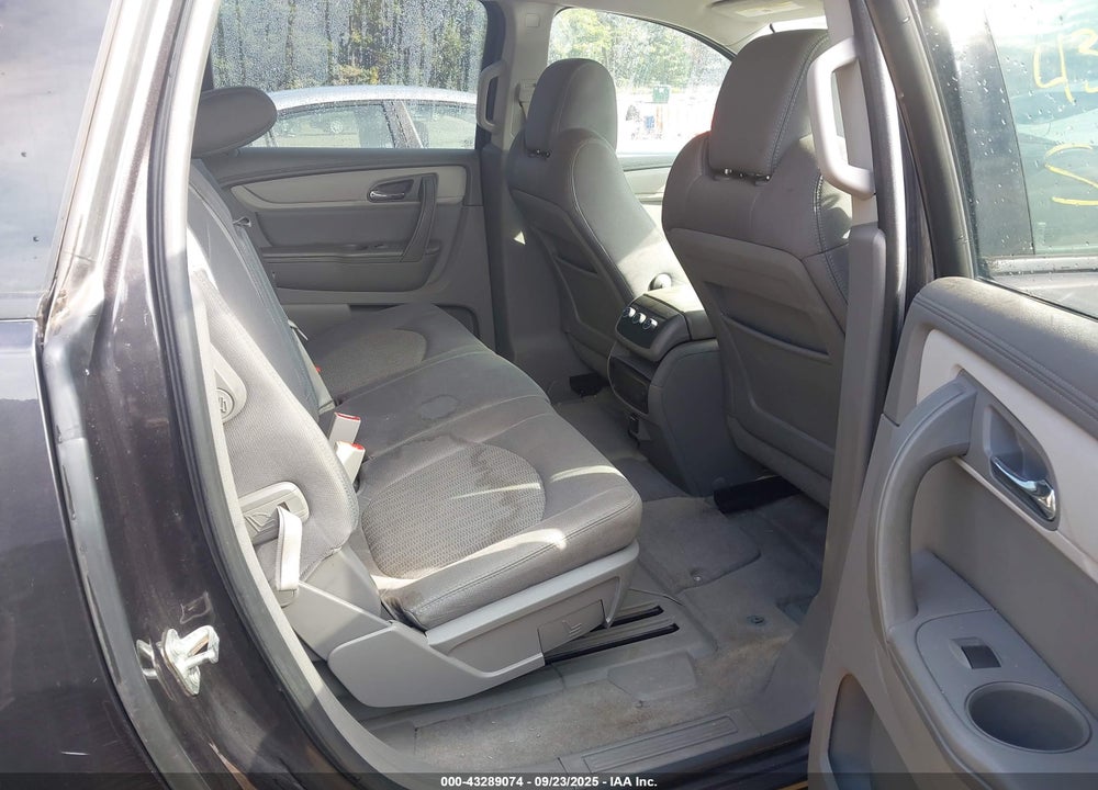 2016 CHEVROLET TRAVERSE LS VIN: 1GNKVFED2GJ177136