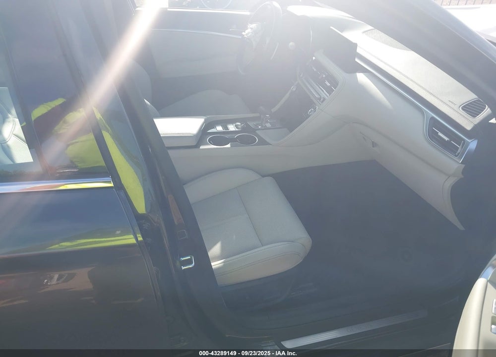 2025 GENESIS G70 VIN: KMTG34SC7SU152021