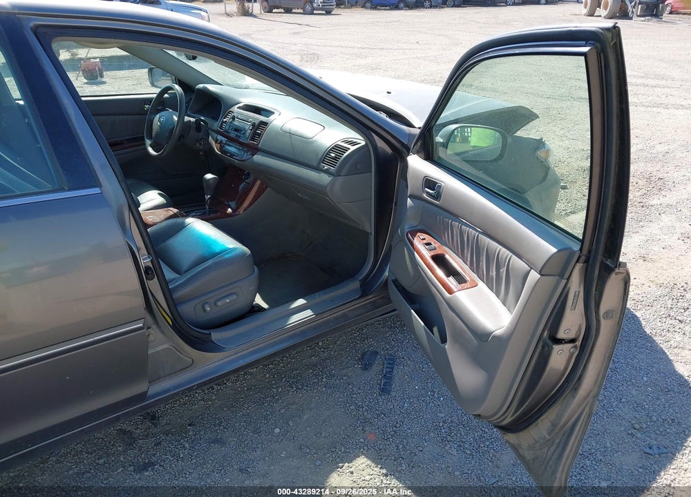 2005 TOYOTA CAMRY XLE V6 VIN: 4T1BF30K15U608423