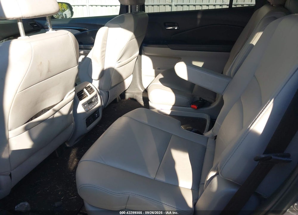 2022 HONDA PILOT AWD TOURING 7 PASSENGER VIN: 5FNYF6H68NB007817