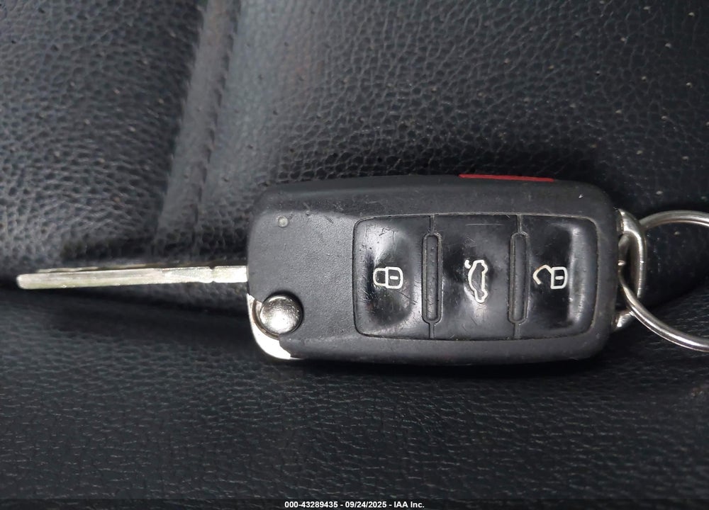 2014 VOLKSWAGEN JETTA VIN: 3VWD17AJ4EM212366