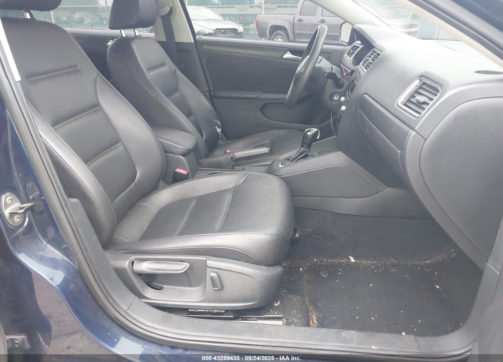 2014 VOLKSWAGEN JETTA VIN: 3VWD17AJ4EM212366