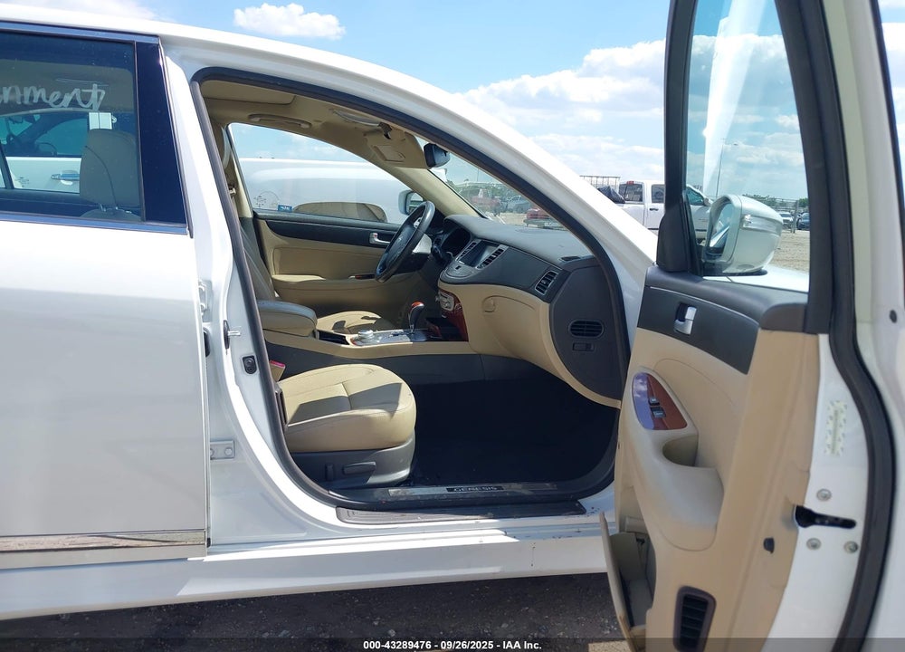 2013 HYUNDAI GENESIS VIN: KMHGC4DH0DU246389