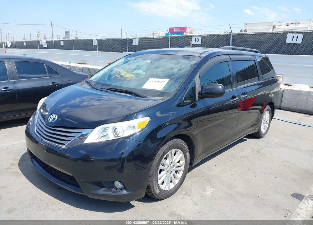 2017 TOYOTA SIENNA XLE 8 PASSENGER VIN: 5TDYZ3DC2HS865740