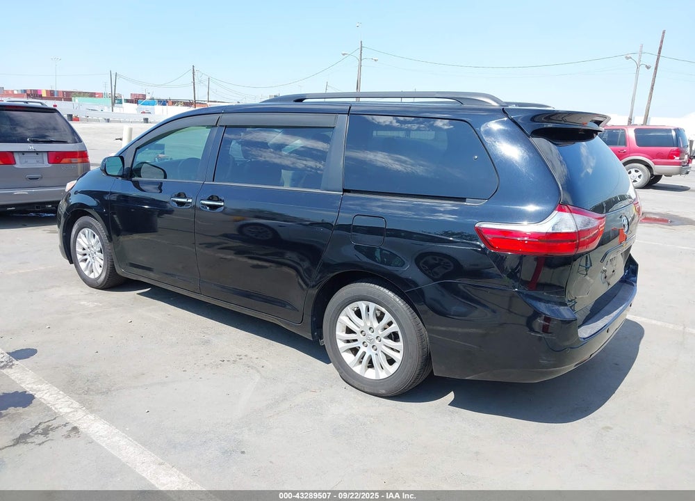 2017 TOYOTA SIENNA XLE 8 PASSENGER VIN: 5TDYZ3DC2HS865740