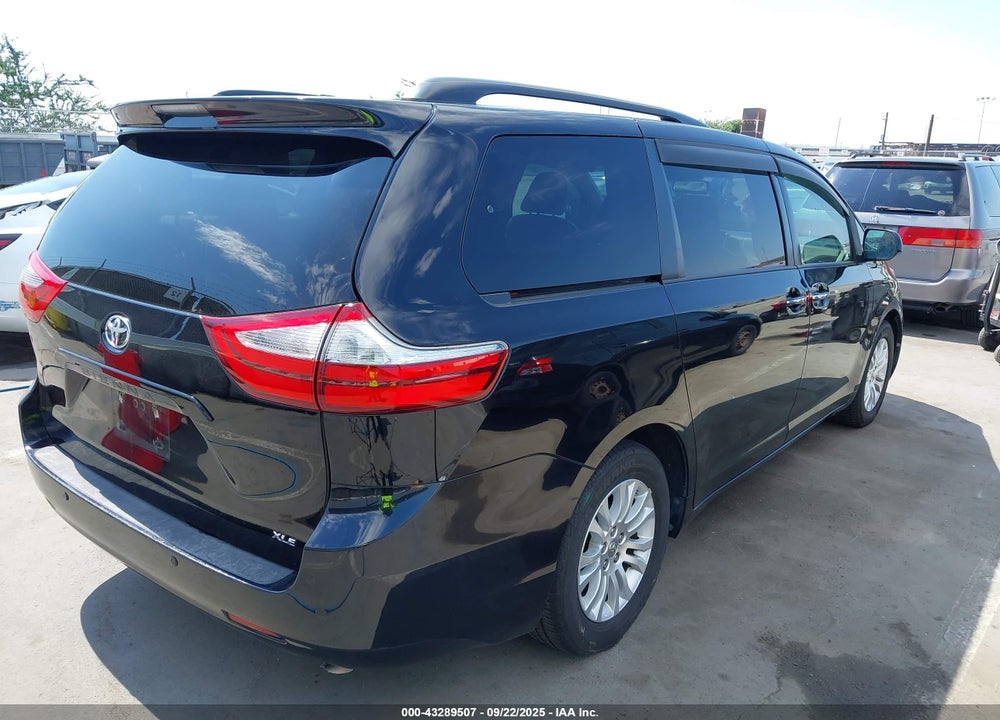 2017 TOYOTA SIENNA XLE 8 PASSENGER VIN: 5TDYZ3DC2HS865740