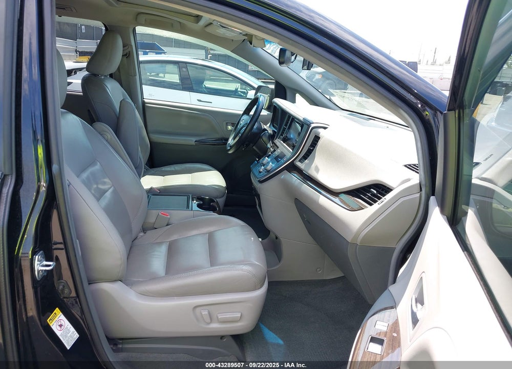 2017 TOYOTA SIENNA XLE 8 PASSENGER VIN: 5TDYZ3DC2HS865740